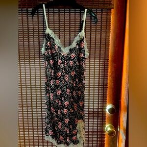 Victoria’s Secret Large Slip/nightie. Black w/white lace/white & pink flowers.